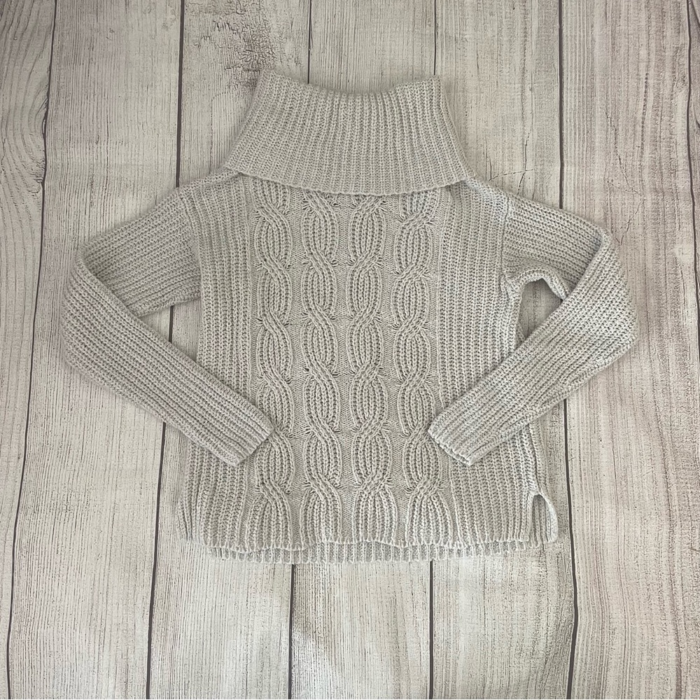 OLD NAVY Women’s Cable Knit Turtleneck Sweater Light Gray Ivory Size Medium